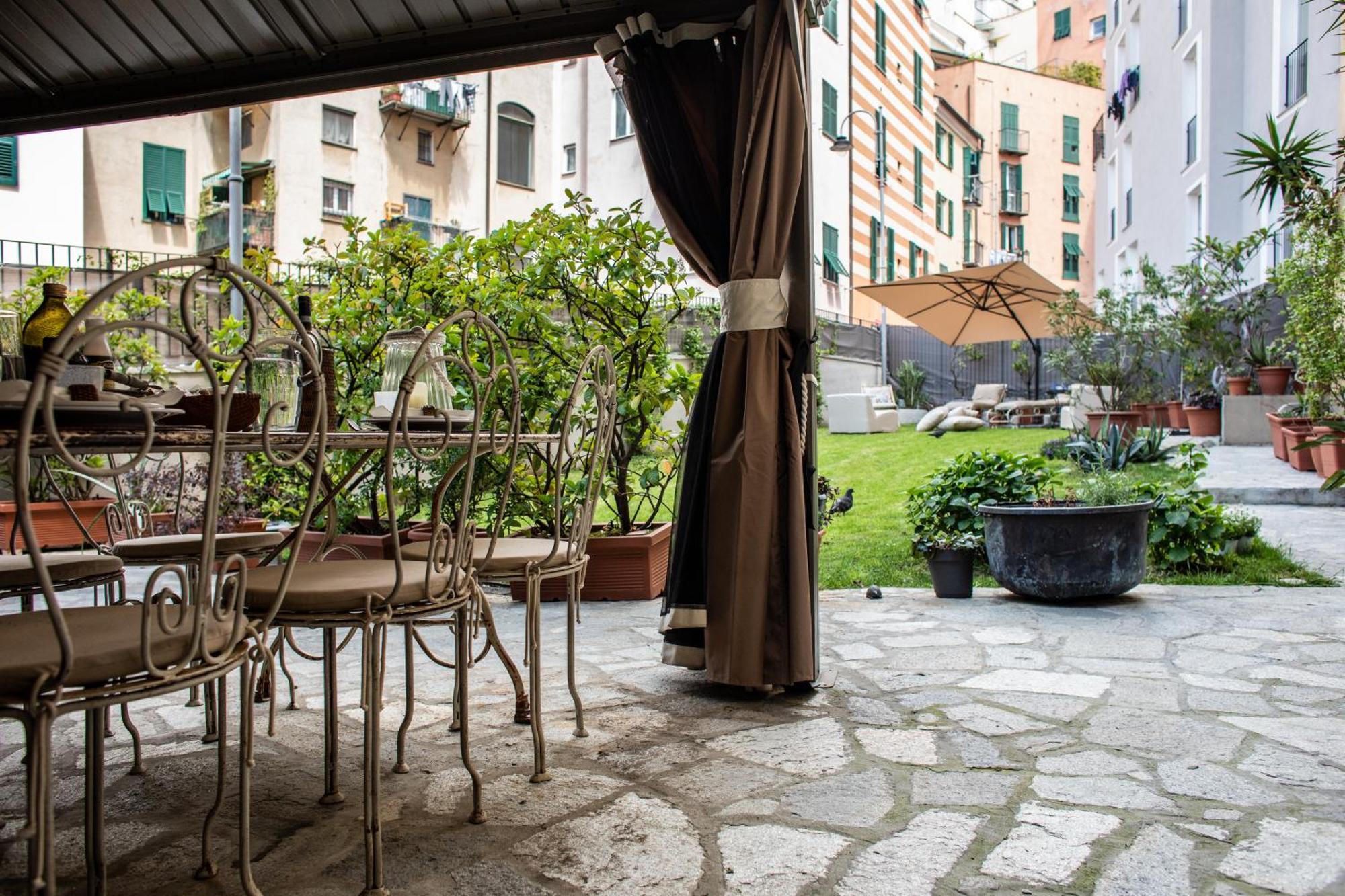 Giardino In Centro Storico -appartamento Con Giardino, Centro Storico, Acquario Apartment